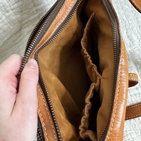 Patricia Nash Medium sized Saddle Bag with Matching Wallet - Picture 5 of 8